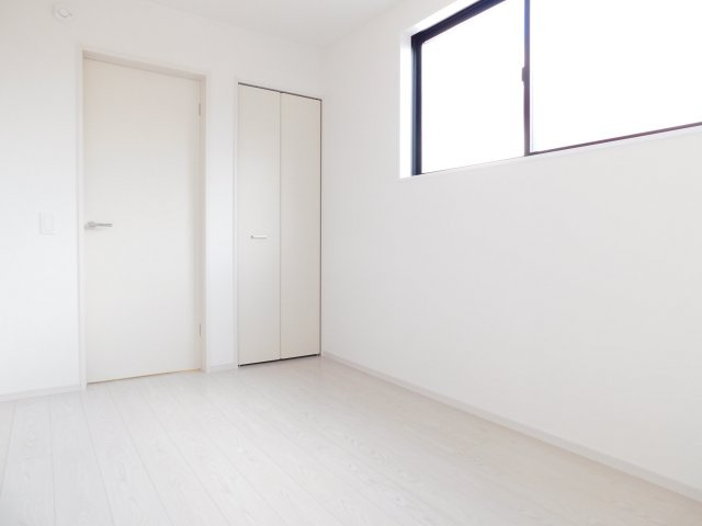 稲沢市小池１丁目の新築一戸建の洋室|◇洋室◇　　南面で明るい洋室５．０帖　収納完備！　