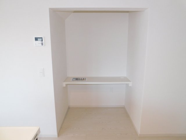 稲沢市小池１丁目の新築一戸建の収納|◇カウンター◇　　お子様の勉強やワークスペースなど多用途に利用できます♪