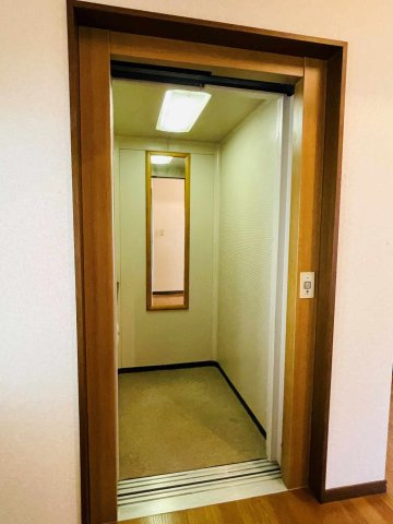 あきる野市草花　中古戸建の設備|重い荷物などもエレベーターがあるので便利ですよ♪