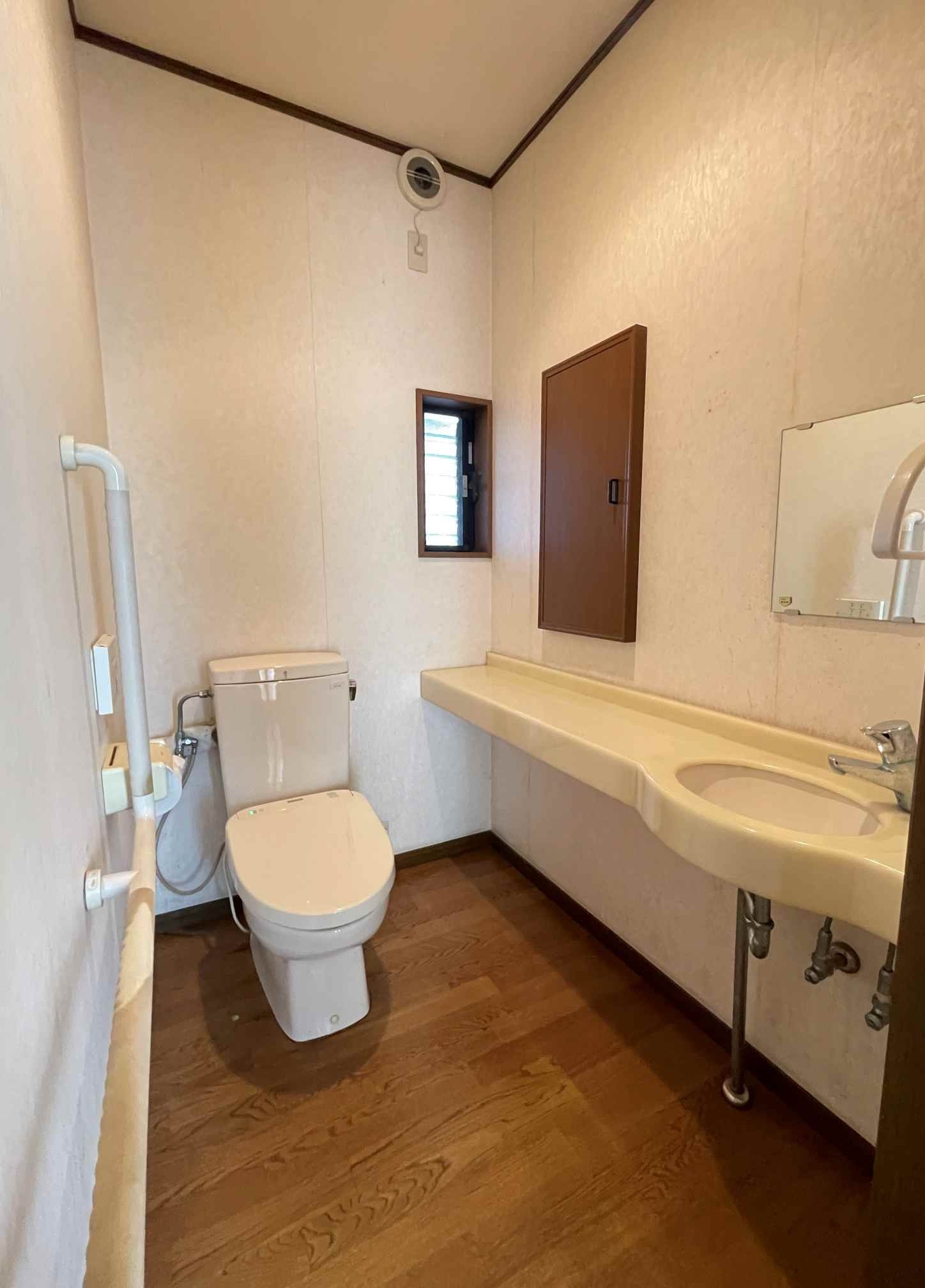 あきる野市草花　中古戸建のトイレ|1階トイレ