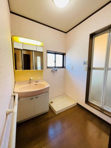 あきる野市草花　中古戸建☆ホームエレベーター付の独立洗面台|洗面室・浴室は2階になります☆