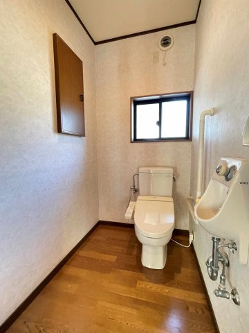 あきる野市草花　中古戸建のトイレ|2階トイレ