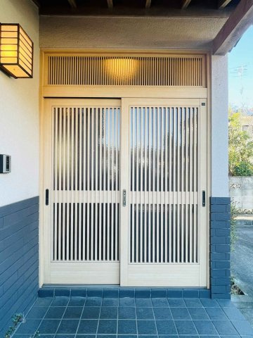 あきる野市草花　中古戸建の玄関