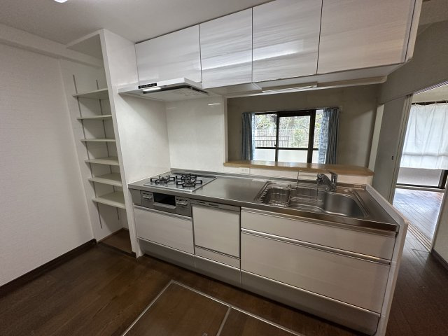 朝日プラザCITYウエストヒル神戸 E棟の庭|【専用庭】1階住戸ならではの専用庭。お子さまの遊び場など、多彩に使えるプライベート空間で、日常にゆとりと楽しみをプラスします。