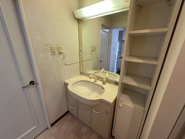 朝日プラザCITYウエストヒル神戸 E棟の居間・リビング|【イメージ画像】
リビングの家具付きイメージ画像です。ダイニングテーブルやソファセットもゆとりをもって設置できます。※イメージ画像のため実際とは異なる場合がございます。