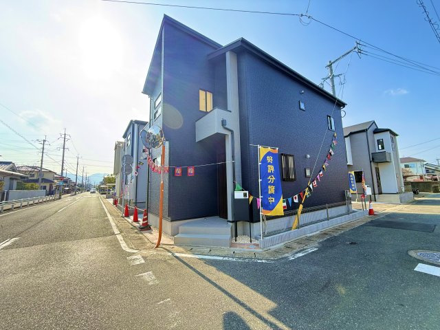 福岡市西区横浜1丁目　1号棟の前面道路含む現地写真