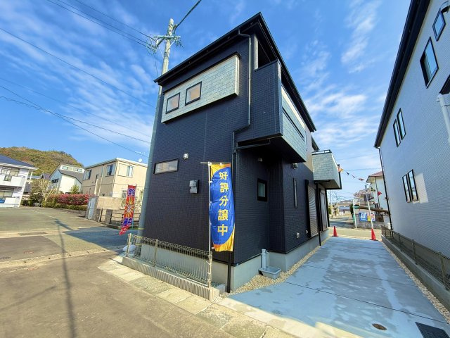 福岡市西区横浜1丁目　1号棟の前面道路含む現地写真