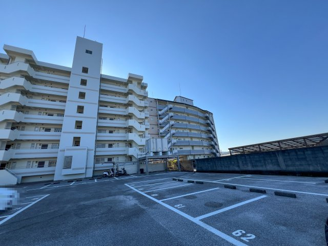 インペリアル西本Ⅱの駐車場