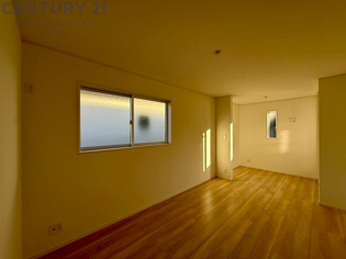 子供部屋…創造性や成長を促す遊びの空間を提供。学習や趣味に集中できる環境を整えます。個別のプライベートスペースは自己表現と自立心を育み、心地よい睡眠環境を整えリラックスできる場所を提供。