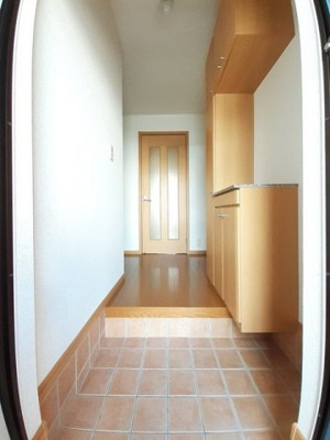 【玄関】 | サンセールＢ | 収納もある玄関です