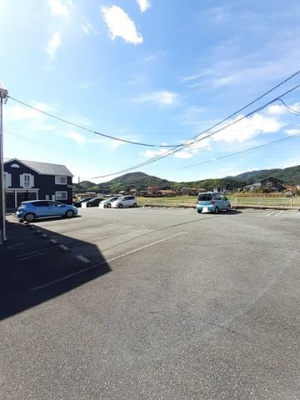 【駐車場】 | ＭｅｒｕＲｏｓｅ　Ⅰ | 駐車場完備です