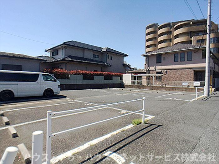 エテルナーレの駐車場