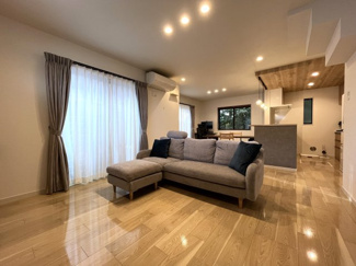 【居間・リビング】 | 磯子区上中里町中古戸建