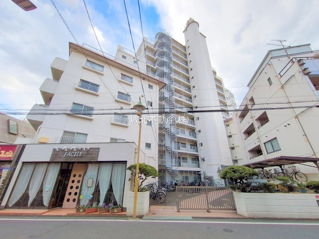 井草サマリヤマンションの外観