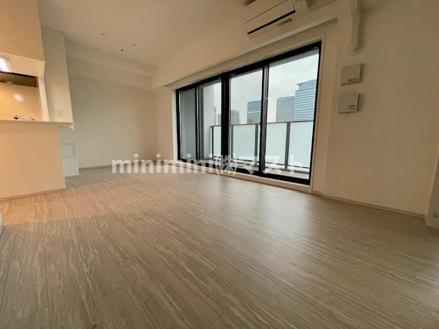 ソルレヴェンテ新梅田の居間・リビング