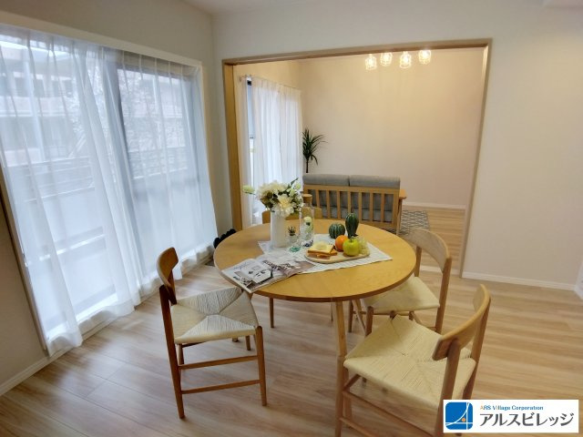 ザ・ステイツ志木幸町の居間・リビング|南東向きの明るいリビング