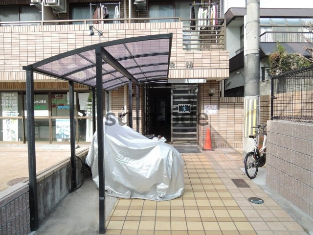 芥川ロイヤルマンションのエントランス