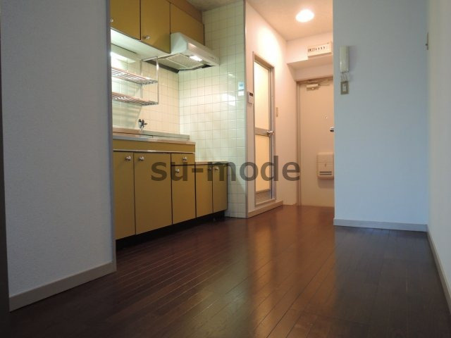 芥川ロイヤルマンションの居間・リビング