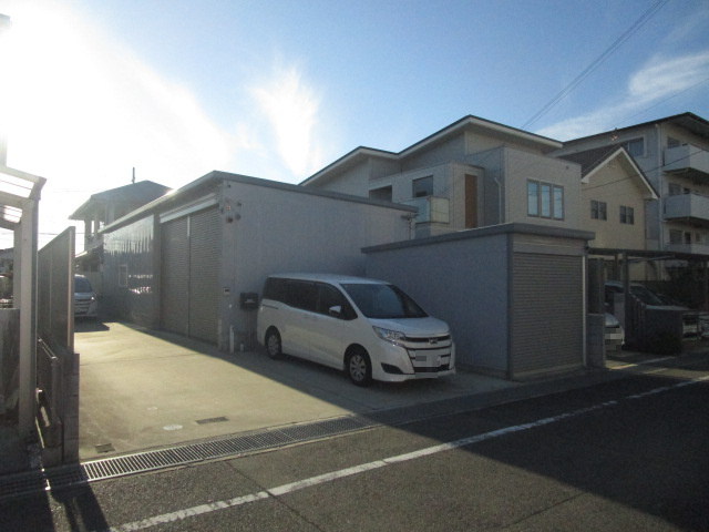 岸和田市小松里町の倉庫