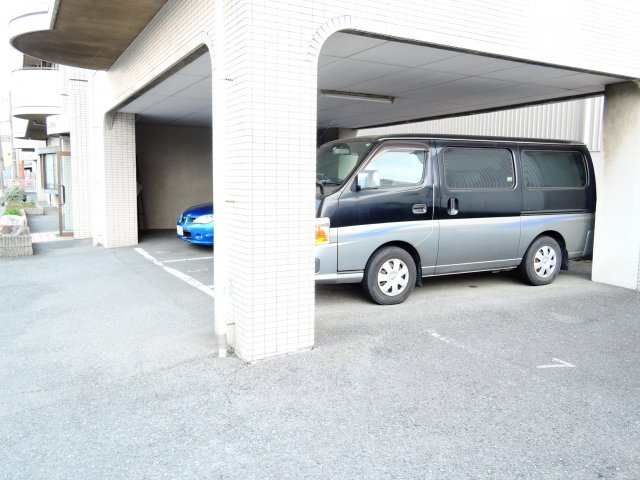 ジョリメゾンの駐車場