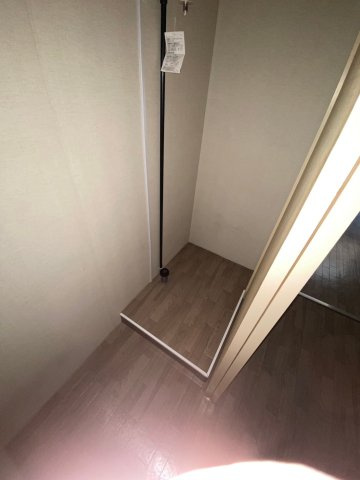 ティアラ宝塚のキッチン|冷蔵庫と電気コンロ付きのキッチンです。