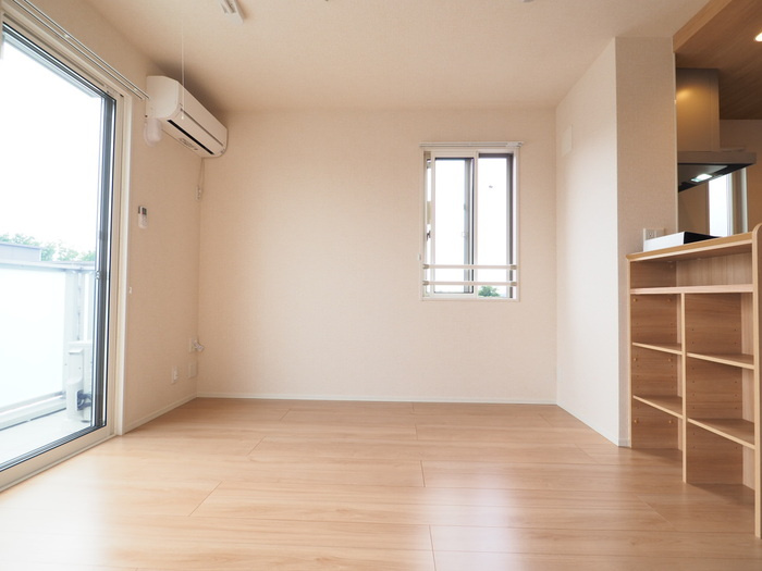 COLINA DO SOL（ｺﾘｰﾅ ﾄﾞ ｿﾙ）の居間・リビング|居室・リビング