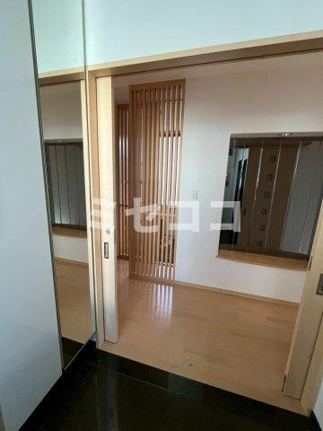 サンシステム天六駅前ビルの居間・リビング