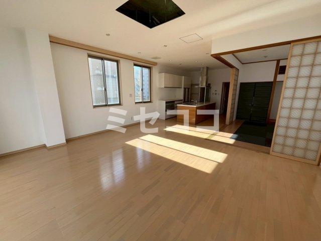 サンシステム天六駅前ビルの居間・リビング