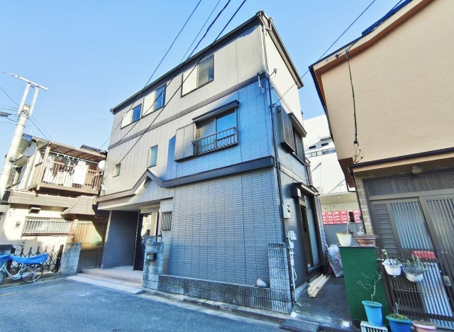 板橋区東坂下1丁目の外観|永きにわたりご家族皆様の暖かな空間となるようにLDＫを2階に配置し皆が集いやすい設計です♪♪
ゆったりお寛ぎいただけます