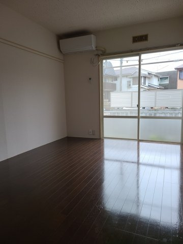 ドミール和泉の居間・リビング