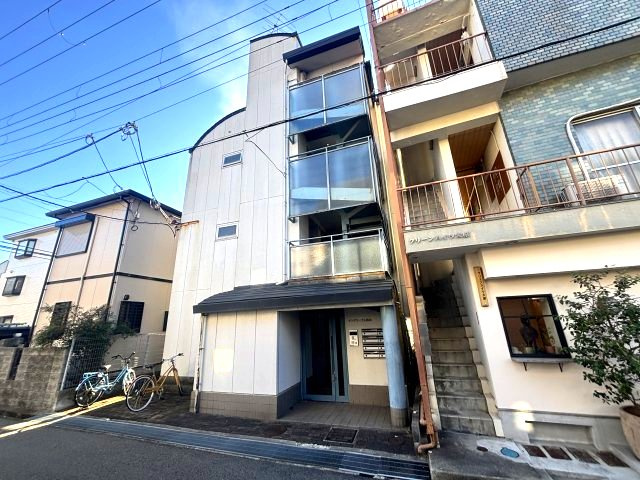 ヤングリーブス岡本