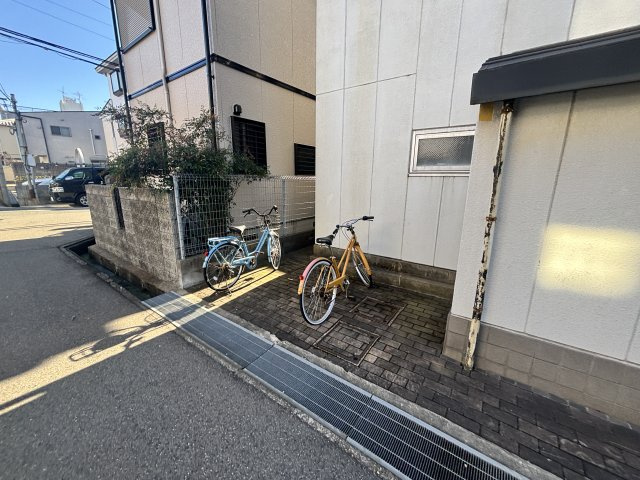 ヤングリーブス岡本の駐車場
