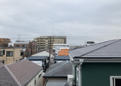 【展望】 | リズ東林間 | 眺望の良さを楽しめるダイニングキッチンで家族団らんの時間を過ごしてはいかがでしょうか。バルコニーから見える景色を家族で眺める時間は、時間が経つのを忘れてしまいそうですね。是非、現地を見に行きましょう！