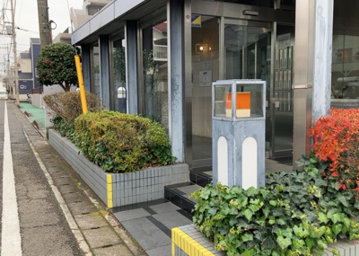 【庭】 | リズ東林間 | 物件によっては、入居者が個人的に使用できる専用庭がついているものもあります。また、住宅の中にある土間の部分を庭と呼ぶこともあります。庭の用途は住む人によって変わり、それによってデザインもさまざまです。