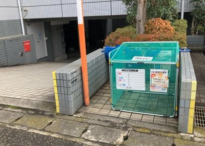 【設備】 | リズ東林間 | 共有部分は、住民なら誰もが使える設備のこと。例えば駐車場やエレベーター、インターネット設備、セキュリティ設備などがあります。他にも、マンションの廊下・外部階段やエントランス・ゴミ置き場などがあります。