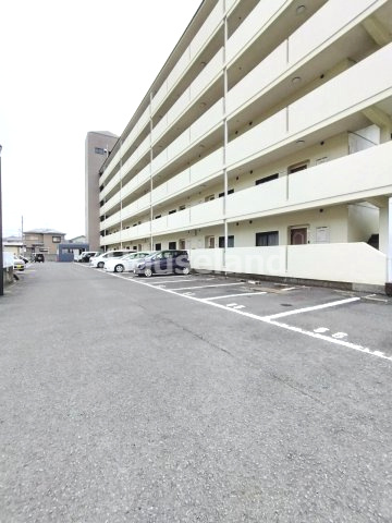 VIASACRA岩出の駐車場