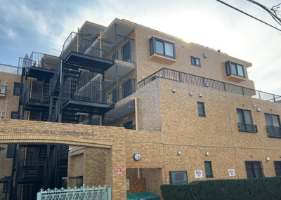 【構造・工法・仕様】 | ライオンズマンション小田急相模原第３ | ＳＲＣ造は強度や耐震性の面でもRC造と比べて優れています。そのため、10階建以上の高層または超高層マンションなどの建築にも多く採用されています。柱や梁などのサイズが小さくても高い耐震性を確保できます。