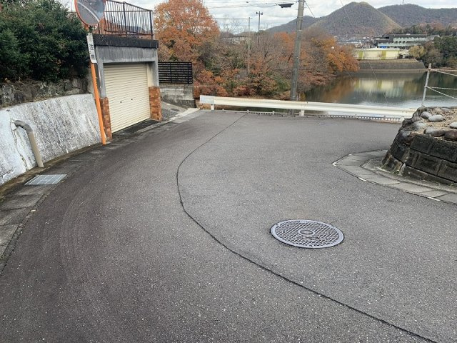 各務原市鵜沼台1丁目の前面道路含む現地写真