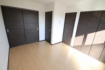 【洋室】 | ミラベール | 落ち着いた色調の洋室です