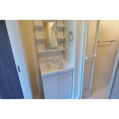 【洗面所】 | セジュール大船 | 明るい洗面所です