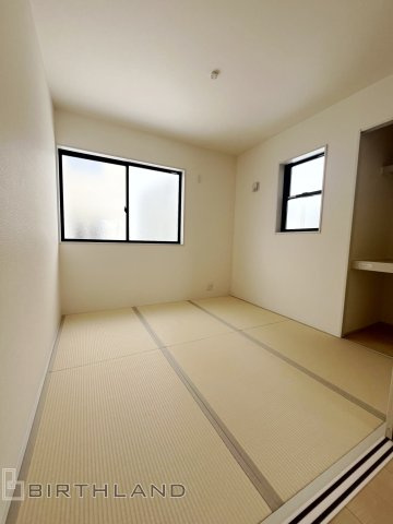 新築戸建・新築建売　福島市笹谷大谷地【長期優良住宅】笹谷小・信陵中の和室|畳のぬくもりが心地いい和室。リビングから見守ることができます！