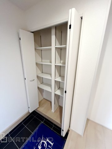 新築戸建・新築建売　福島市笹谷大谷地【長期優良住宅】笹谷小・信陵中の収納|ご家族皆さんの靴が入る大容量のシューズボックス。棚は可動式なのでブーツなどの収納も◎
