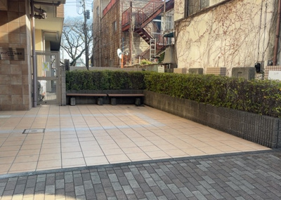【庭】 | サンアリーナ相模原西門桜通り | 物件によっては、入居者が個人的に使用できる専用庭がついているものもあります。また、住宅の中にある土間の部分を庭と呼ぶこともあります。庭の用途は住む人によって変わり、それによってデザインもさまざまです。