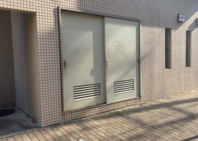 【設備】 | サンアリーナ相模原西門桜通り | 共有部分は、住民なら誰もが使える設備のこと。例えば駐車場やエレベーター、インターネット設備、セキュリティ設備などがあります。他にも、マンションの廊下・外部階段やエントランス・ゴミ置き場などがあります。