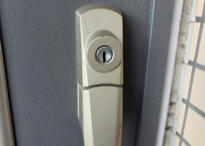 【防犯設備】 | サンアリーナ相模原西門桜通り | 当然のことではありますが、オートロックやセンサーライト、ホームセキュリティーなどの防犯設備があれば、小さいお子様がいるご家庭も安心ですよね！まず物件購入の際は、防犯設備もチェックするようにしましょう。