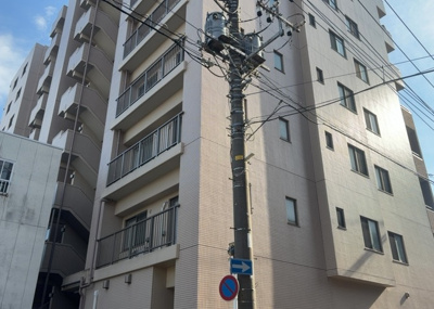 【外観】 | サンアリーナ相模原西門桜通り | ＲＣ造、Reinforced Concreteは直訳すると補強されたコンクリートです。主に柱や梁・床・壁が鉄筋とコンクリートで構成おり、鉄筋を組んだ型枠にコンクリートを流し込んで固めたものを指します。