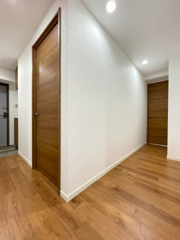 アルモード京都西院のその他|洋室5.3帖へ向かう廊下部分