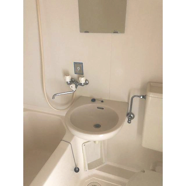 緑町共和ビルの洗面所