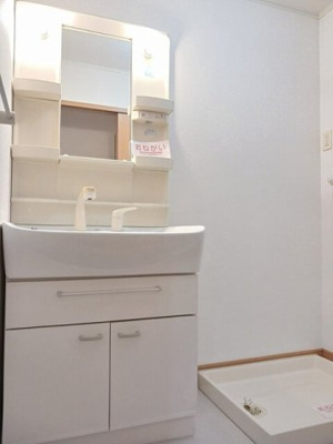 【洗面所】 | グランシャンテ | 明るい洗面所です