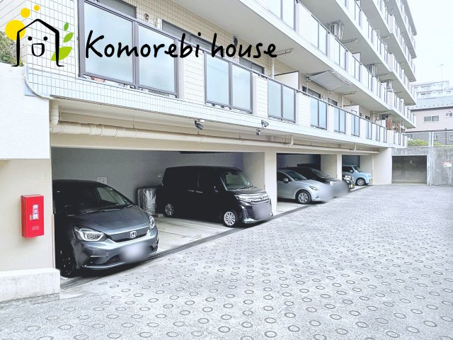 ワコーレ大宮の駐車場